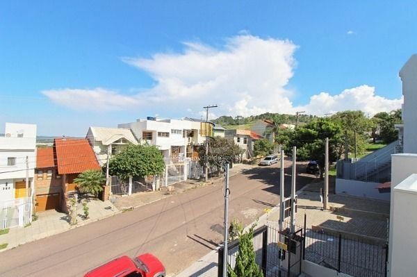 Casa em Porto Alegre, no bairro Aberta dos Morros, com 3 dormitório(s), e 3 banheiros, à venda.