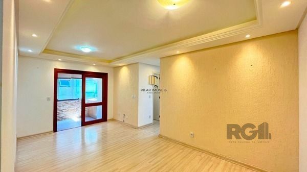 Apartamento 83m² - 3 dormitórios, 1 suíte, sacada e 1 vaga de garagem no bairro Camaquã