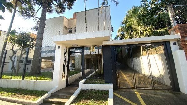Apartamento em Porto Alegre, no bairro Cristal, com 1 dormitório(s), e 1 banheiros, à venda.