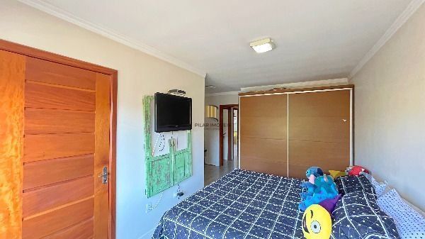 Casa em Porto Alegre, no bairro Hípica, com 3 dormitório(s), e 3 banheiros, à venda.