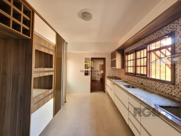 Casa 5 dormitórios no bairro Aberta dos Morros