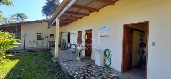 Sítio em Porto Alegre, no bairro São Caetano, com 5 dormitório(s), e 5 banheiros, à venda.