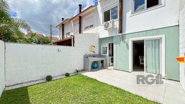 Casa 3 dormitórios no bairro Hípica