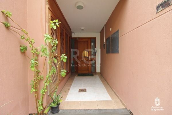 Apartamento em Porto Alegre, no bairro Guarujá, com 3 dormitório(s), e 3 banheiros, à venda.