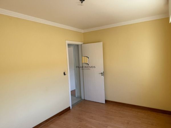 Apartamento em Porto Alegre, no bairro Azenha, com 2 dormitório(s), e 2 banheiros, à venda.