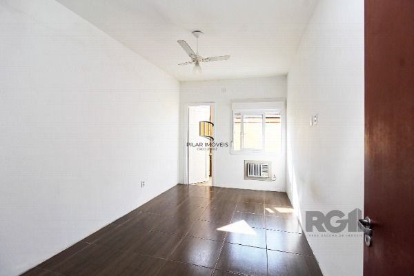Casa em Porto Alegre, no bairro Aberta dos Morros, com 2 dormitório(s), e 2 banheiros, à venda.
