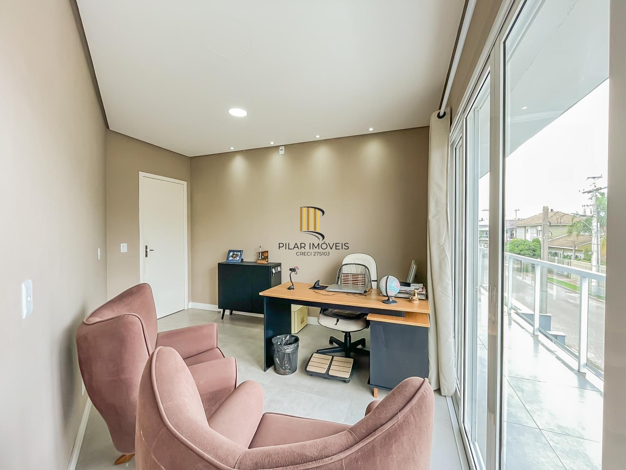 Casa 3 dormitórios no bairro Hípica