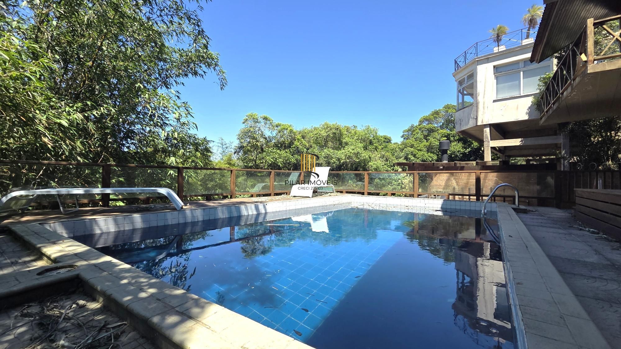 Belíssima residência com 4 dormitórios, 2 suítes com closet e vista deslumbrante para o Guaíba.