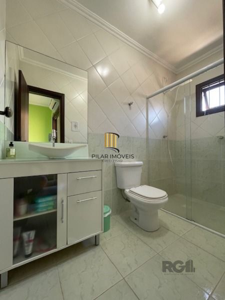 Casa em Porto Alegre, no bairro Hípica, com 3 dormitório(s), e 3 banheiros, à venda.