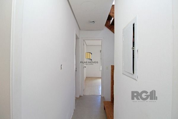Casa Condominio em Porto Alegre, no bairro Pedra Redonda, com 3 dormitório(s), e 3 banheiros, à venda.