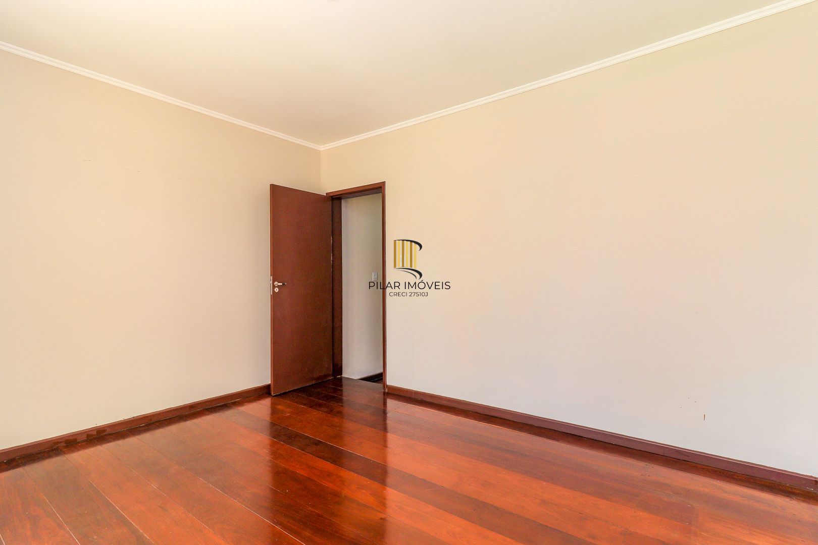 Excelente residência com 4 dormitórios