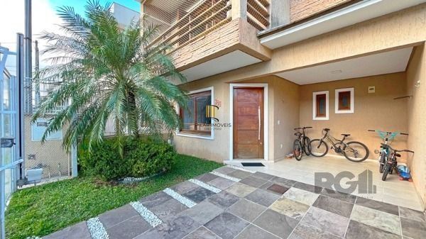 Casa em Porto Alegre, no bairro Hípica, com 3 dormitório(s), e 3 banheiros, à venda.