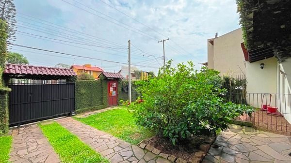 Casa para Venda - 235.64m², 3 dormitórios, sendo 1 suites, 3 vagas - Guarujá