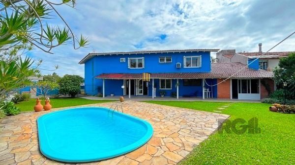 Casa em Porto Alegre, no bairro Ipanema, com 3 dormitório(s), à venda.