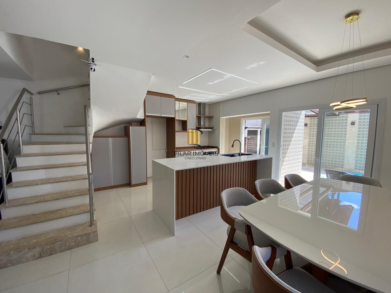 Casa em condomínio semimobiliada, no Lagos de Nova Ipanema