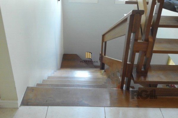Casa em Porto Alegre, no bairro Espirito Santo, com 3 dormitório(s), e 3 banheiros, à venda.