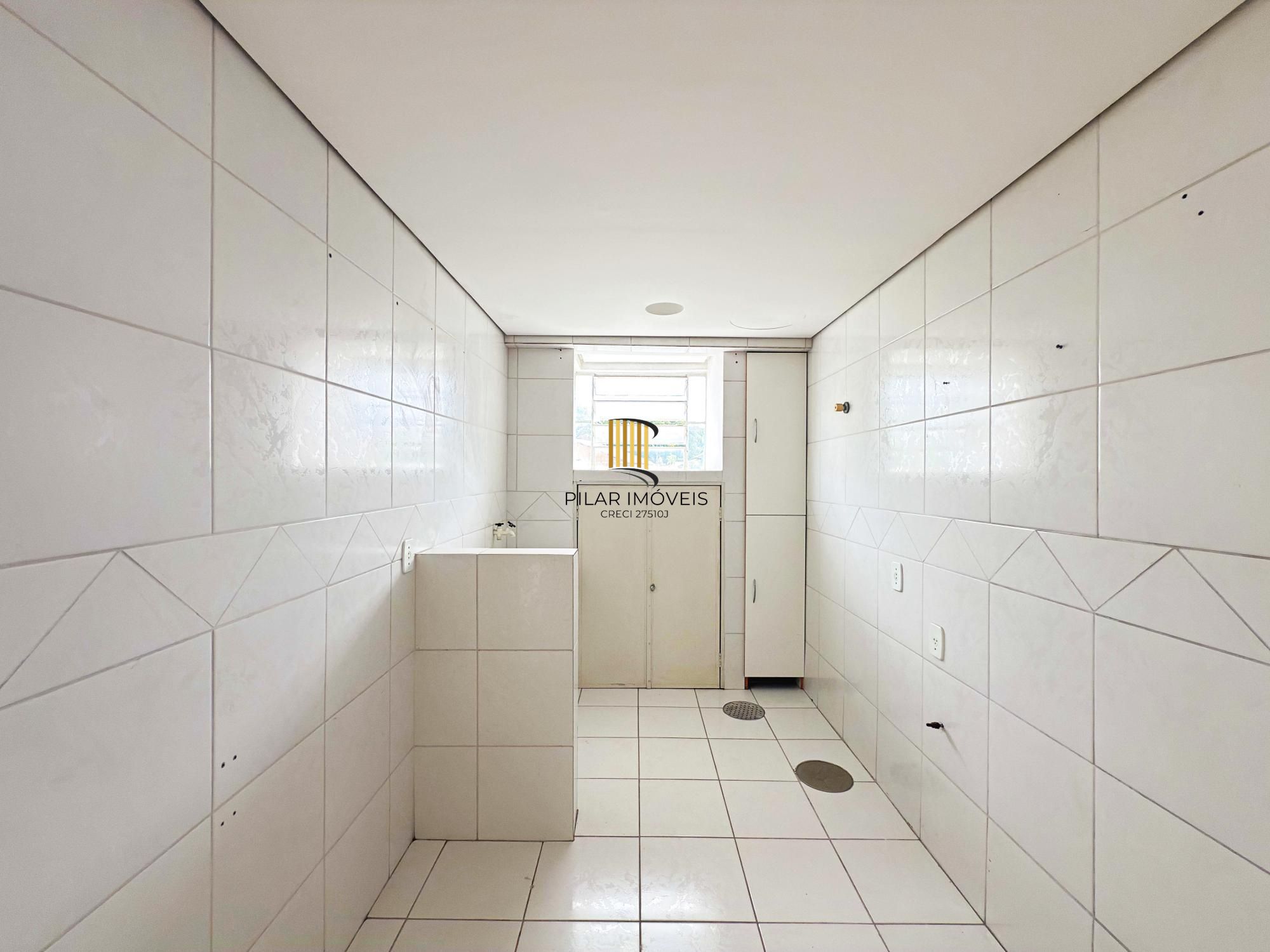 Apartamento de 2 dormitórios junto a Protásio Alves