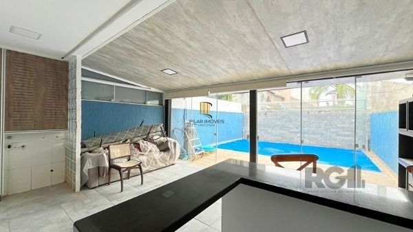 Casa em Porto Alegre, no bairro Hípica, com 3 dormitório(s), e 3 banheiros, à venda.