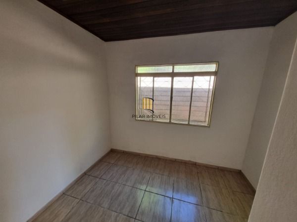 Casa em Porto Alegre, no bairro Vila Nova, com 2 dormitório(s), e 2 banheiros, à venda.