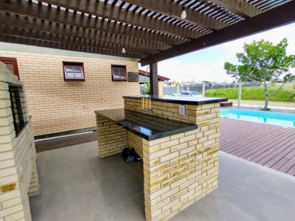Casa 5 dormitórios no bairro Zona Norte