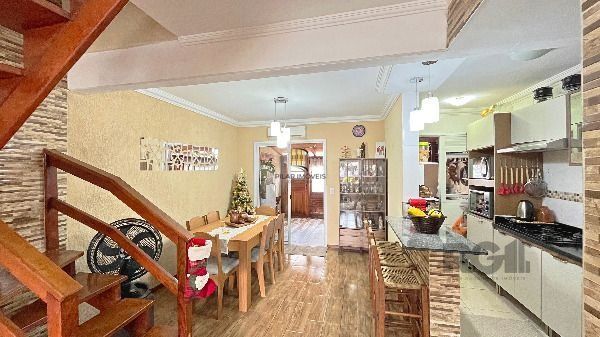 Casa Condominio em Porto Alegre, no bairro Hípica, com 3 dormitório(s), e 3 banheiros, à venda.