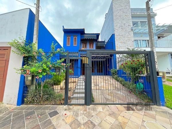 Casa em Porto Alegre, no bairro Hípica, com 3 dormitório(s), e 3 banheiros, à venda.