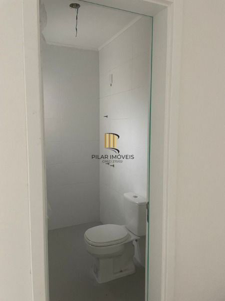 Casa em Porto Alegre, no bairro Hípica, com 2 dormitório(s), e 2 banheiros, à venda.