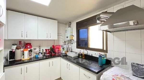 Apartamento em Porto Alegre, no bairro Medianeira, com 3 dormitório(s), e 3 banheiros, à venda.