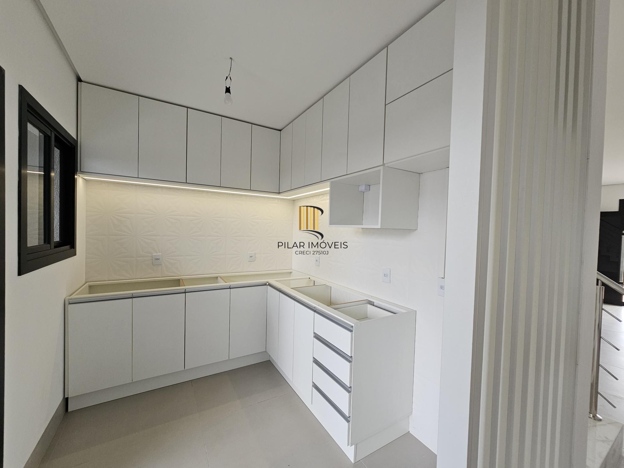 Casa Condominio em Porto Alegre, no bairro Campo Novo, com 3 dormitório(s), e 3 banheiros, à venda.