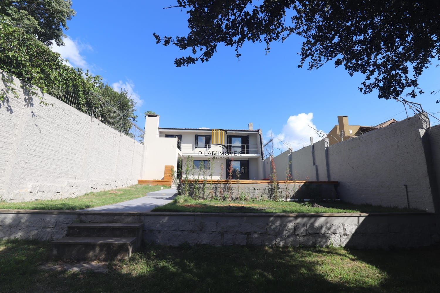 Casa 4 dormitórios no bairro Vila Nova