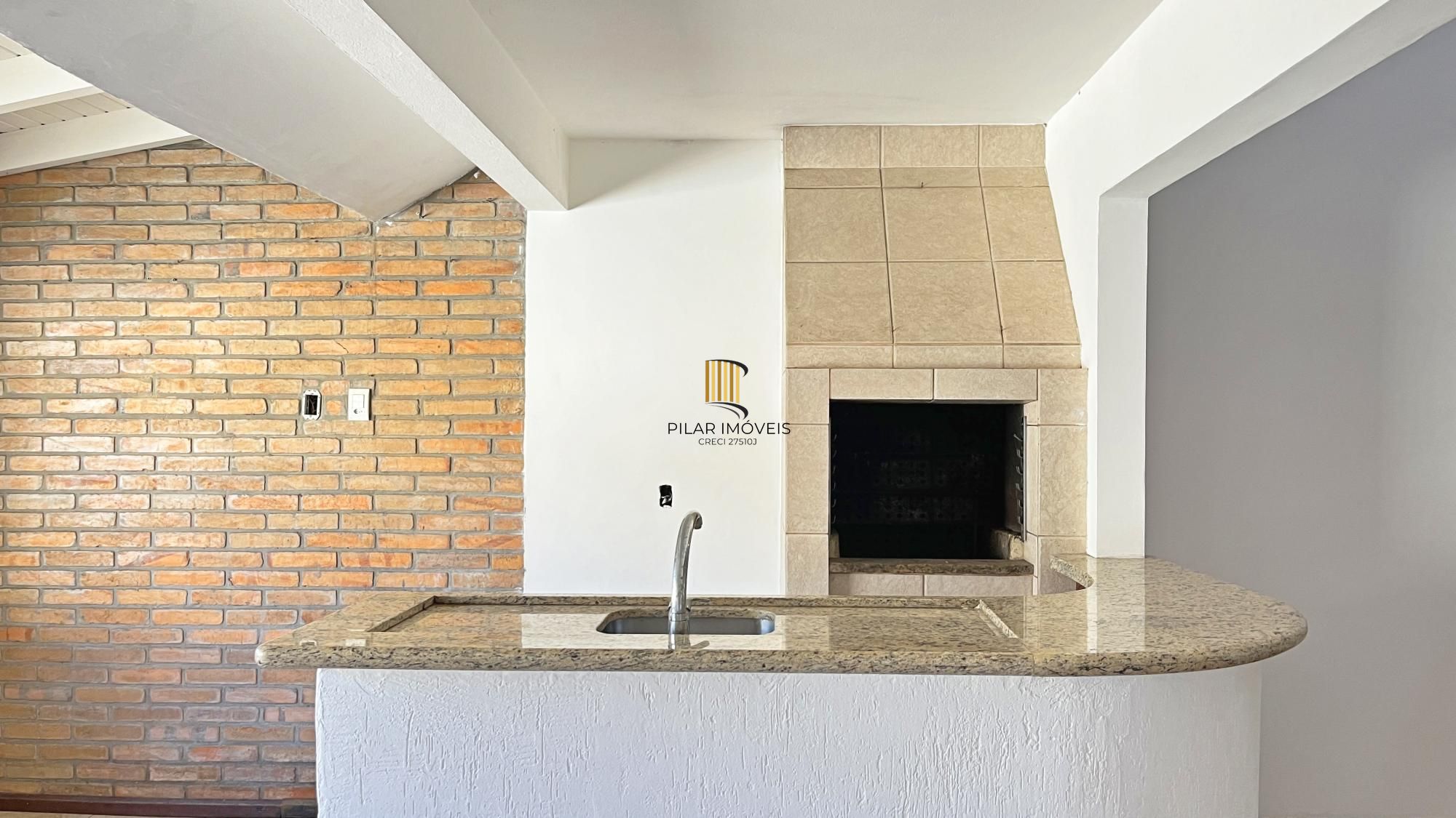 Casa 5 dormitórios no bairro Ipanema