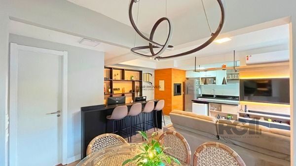 Apartamento em Porto Alegre, no bairro Cristal, com 2 dormitório(s), e 2 banheiros, à venda.