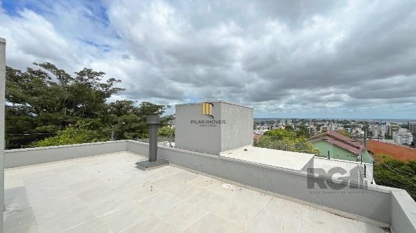 Casa Condominio em Porto Alegre, no bairro Tristeza, com 3 dormitório(s), e 3 banheiros, à venda.
