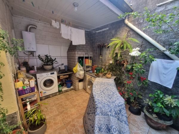 Apartamento em Porto Alegre, no bairro Cristal, com 3 dormitório(s), e 3 banheiros, à venda.