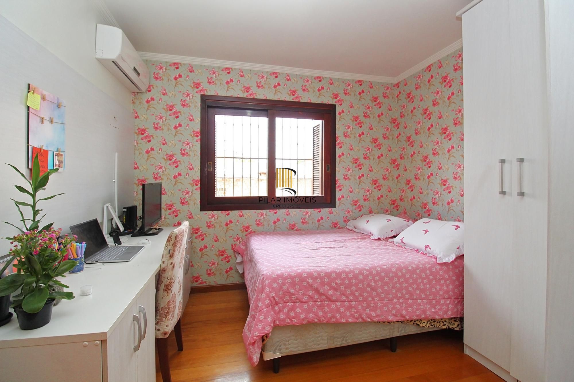 Casa em condomínio com 3 dormitórios, sendo 1 suíte com closet e sacada