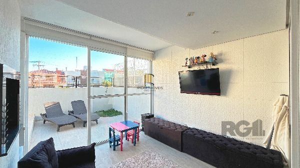 Casa em Porto Alegre, no bairro Hípica, com 3 dormitório(s), e 3 banheiros, à venda.