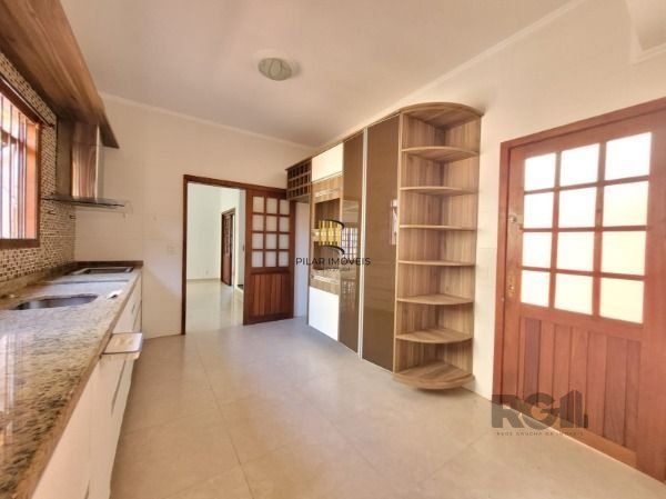 Casa 5 dormitórios no bairro Aberta dos Morros