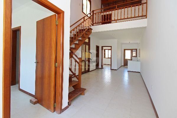 Casa em Porto Alegre, no bairro Aberta Dos Morros, com 3 dormitório(s), e 3 banheiros, à venda.