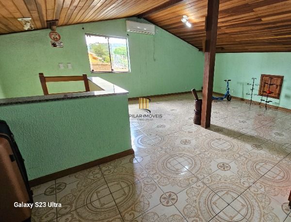 Casa em Porto Alegre, no bairro Vila Nova, com 3 dormitório(s), e 3 banheiros, à venda.