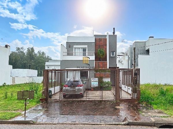 Casa em Porto Alegre, no bairro Hípica, com 3 dormitório(s), e 3 banheiros, à venda.