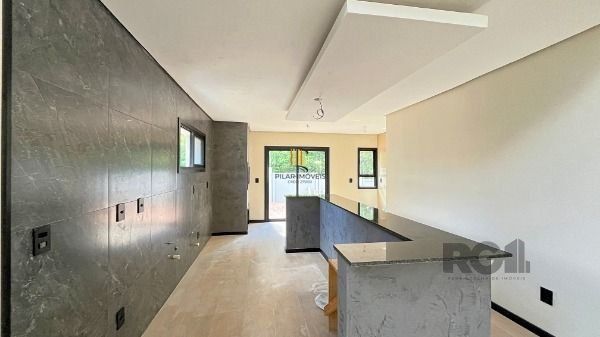 Casa em Porto Alegre, no bairro Hípica, com 3 dormitório(s), e 3 banheiros, à venda.