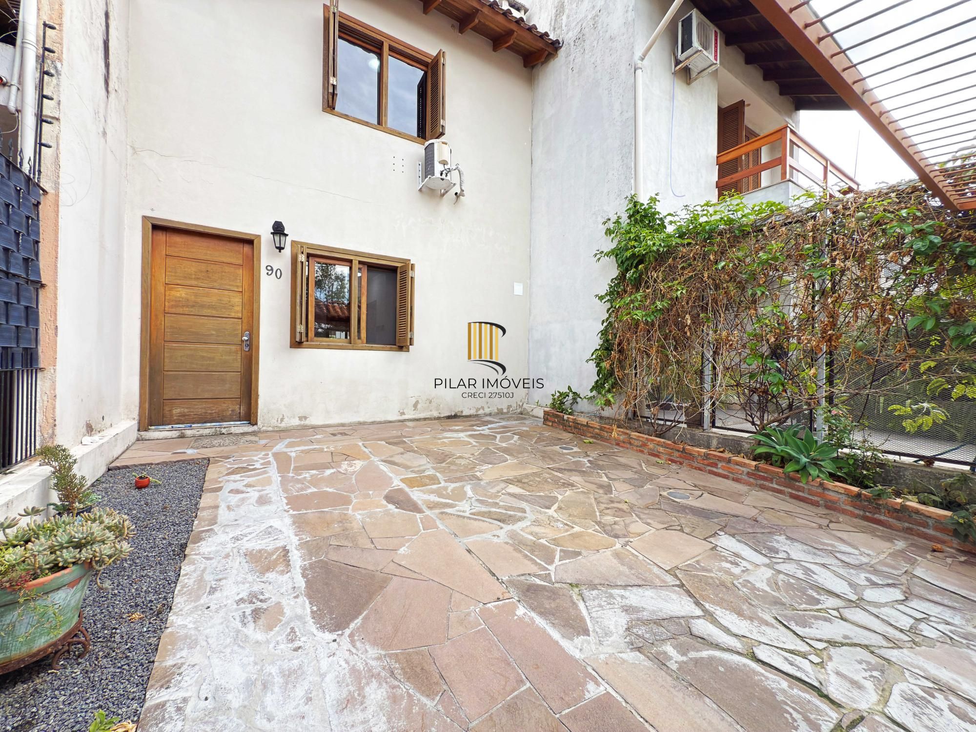 Sobrado 2 dormitórios no bairro Aberta dos Morros