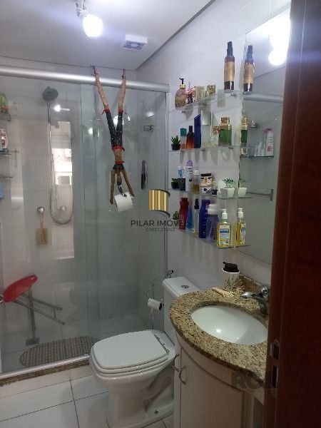 Apartamento em Porto Alegre, no bairro Cavalhada, com 2 dormitório(s), e 2 banheiros, à venda.