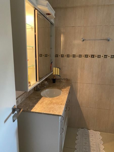 Apartamento em Porto Alegre, no bairro Petrópolis, com 3 dormitório(s), e 3 banheiros, à venda.
