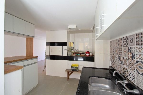 Casa Condominio em Porto Alegre, no bairro Pedra Redonda, com 3 dormitório(s), e 3 banheiros, à venda.