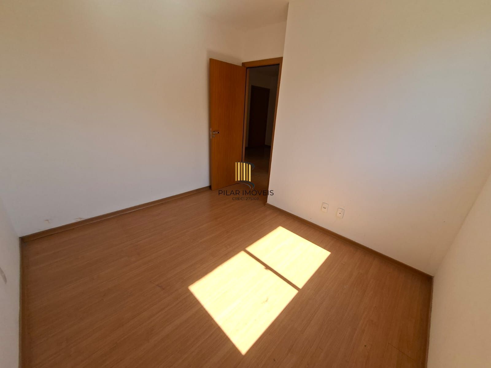 Apartamento de 02 dormitorios com vaga de garagem no bairro Cavalhada- VENDA!!