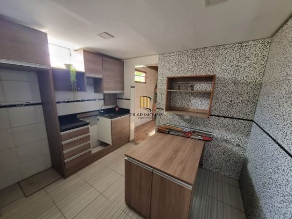 Sobrado em Porto Alegre, no bairro Vila Nova, com 2 dormitório(s), e 2 banheiros, à venda.