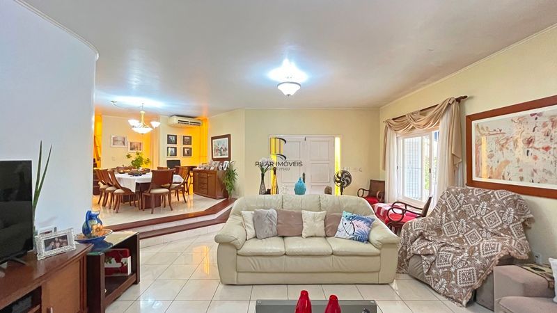 Casa de esquina com 285m², 3 dormitórios, sendo 1 suites, 4 vagas - amplo pátio com piscina,  Residencial Bahamas
