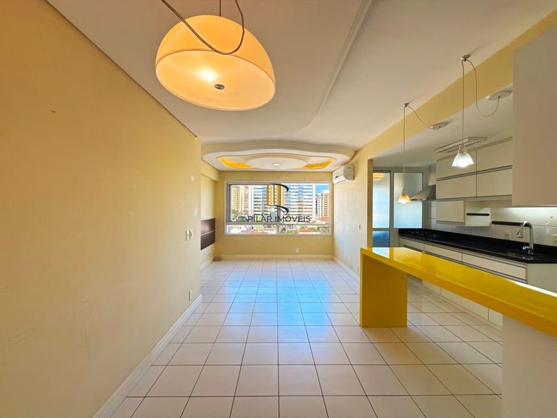 Apartamento com 2 dormitórios, 2 vagas, 65m2 coração do Menino Deus.