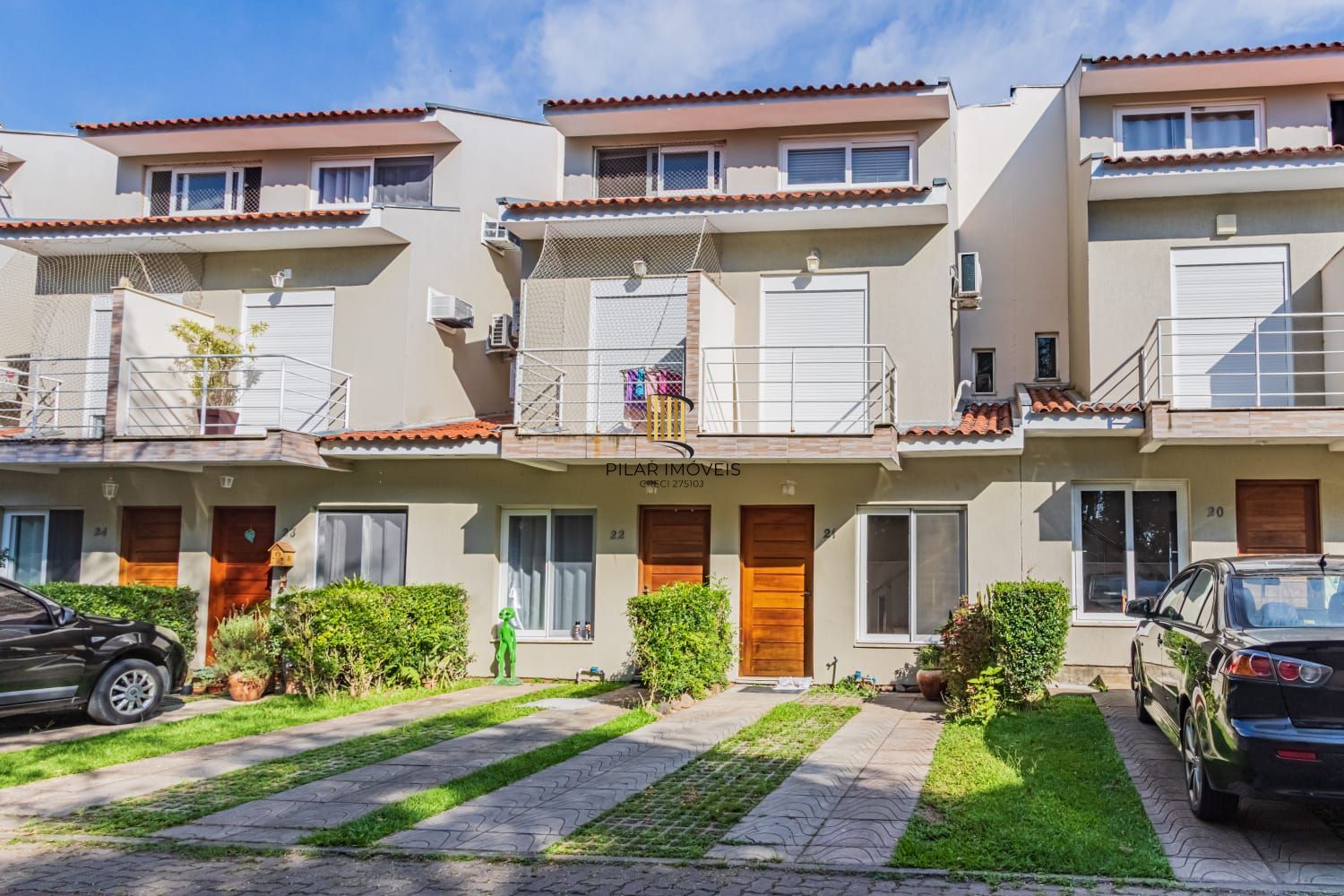 Sobrado 2 dormitórios com sótão em condomínio no bairro Hípica Urubatan zona sul de Porto Alegre !